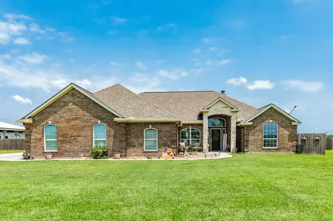 920 Quarter Horse Trl, Angleton, TX 77515