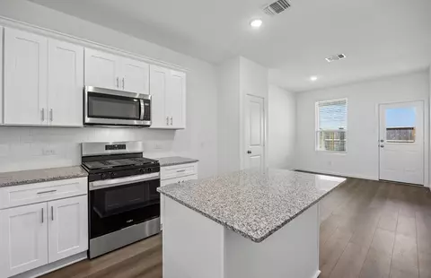 Kitchen - 23111 Daftmill Dr, Waller, TX 77484 photo 2 of 3