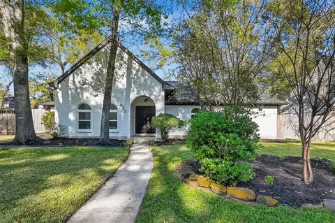 925 Manchester Dr, Conroe, TX 77304