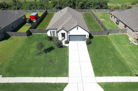 11206 Youngquist Dr, Mont Belvieu, TX 77535