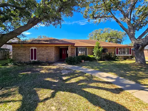5000 Magnolia Ln, Bay City, TX 77414