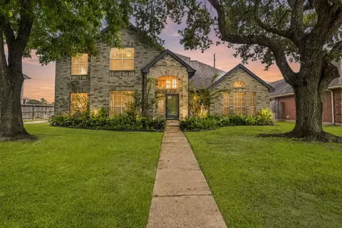 627 Green Belt Dr, Sugar Land, TX 77498