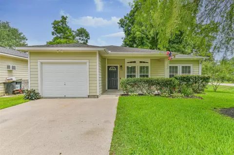 4313 38th St, Dickinson, TX 77539