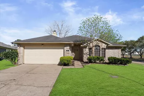 4511 Hunter Green Ct, Fresno, TX 77545
