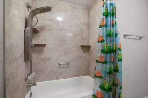 Bath - 23826 Lestergate Dr, Spring, TX 77373 photo 4 of 4
