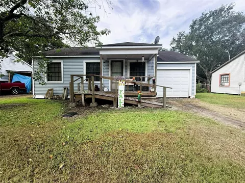 608 Hackberry Bnd, Port Lavaca, TX 77979