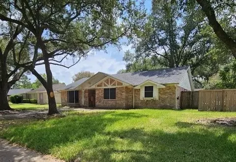 2908 Yorkshire Ct, Pearland, TX 77581