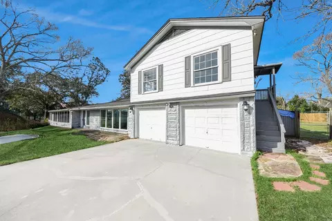 100 N Mattson St, West Columbia, TX 77486