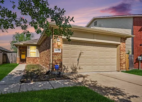 10019 Meadow Mill Forest Ln, Houston, TX 77044