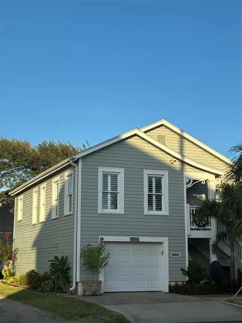 2314 33rd St, Galveston, TX 77550