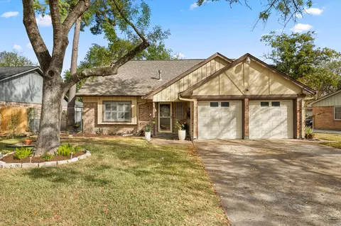 5918 Par Four Dr, Houston, TX 77088