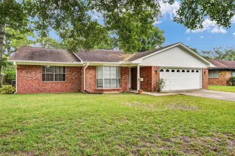 232 Wayne Dr, Clute, TX 77531