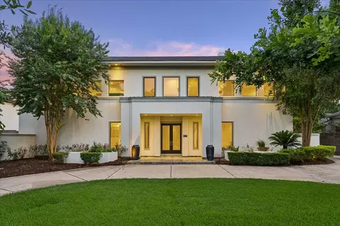 5203 Braeburn Dr, Bellaire, TX 77401