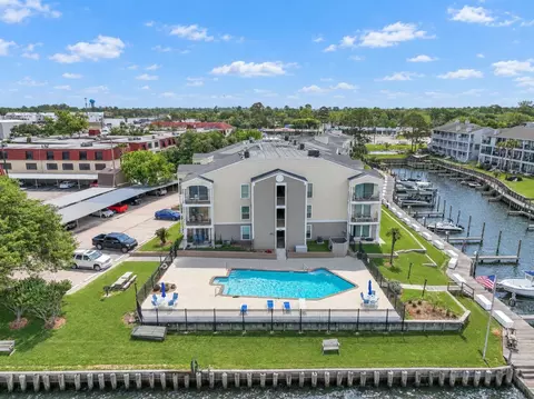 114 Yacht Club Ln #114, El Lago, TX 77586