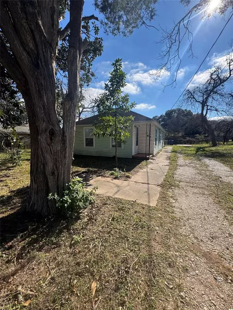 512 Rice St, Angleton, TX 77515