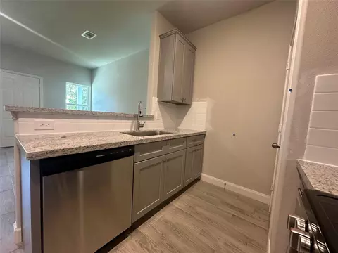 Kitchen - 104 Turner Dr, Willis, TX 77378 photo 7 of 10