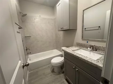 Bath - 104 Turner Dr, Willis, TX 77378 photo 3 of 5