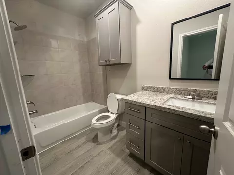 Bath - 104 Turner Dr, Willis, TX 77378 photo 4 of 5