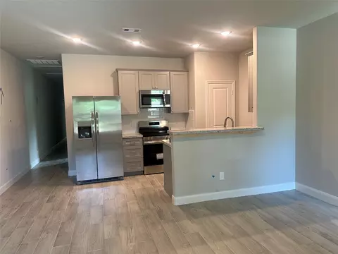 Kitchen - 104 Turner Dr, Willis, TX 77378 photo 8 of 10