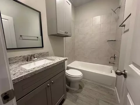Bath - 104 Turner Dr, Willis, TX 77378 photo 2 of 5