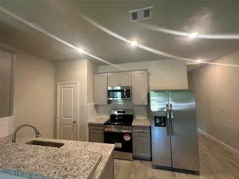 Kitchen - 104 Turner Dr, Willis, TX 77378 photo 3 of 10
