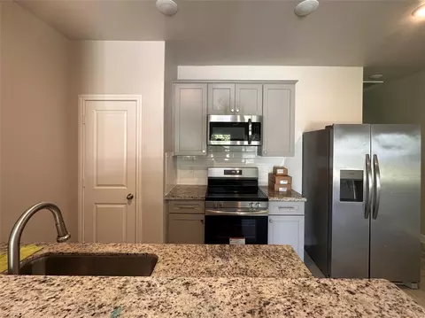 Kitchen - 104 Turner Dr, Willis, TX 77378 photo 1 of 10