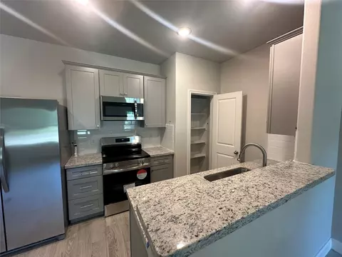 Kitchen - 104 Turner Dr, Willis, TX 77378 photo 9 of 10