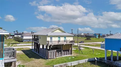 957 Alberdie Dr, Crystal Beach, TX 77650