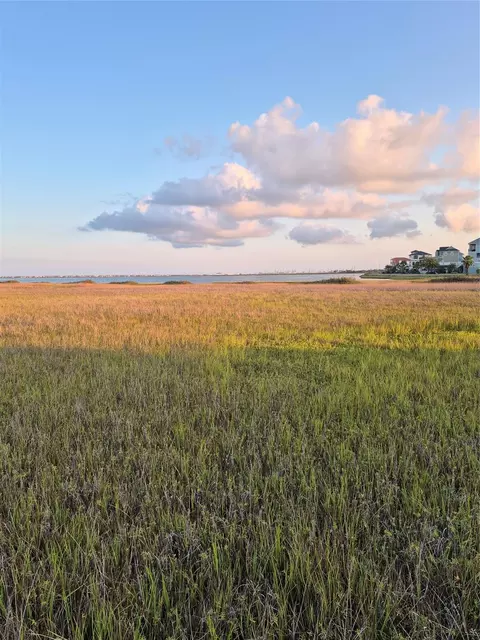 tbd Lot 28 Tiki Dr, Tiki Island, TX 77554