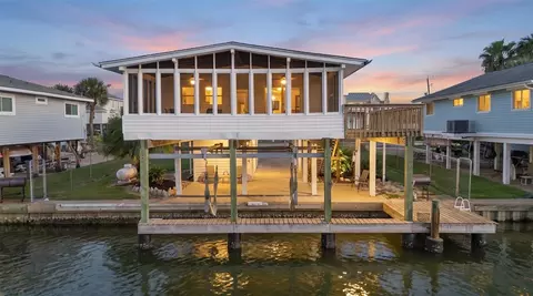 22118 Matagorda Dr, Galveston, TX 77554