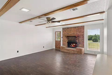 Living - 1852 County Road 202, Centerville, TX 75833 photo 2 of 5