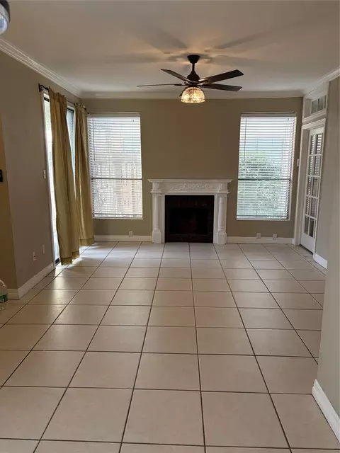 1881 Bering Dr #31, Houston, TX 77057