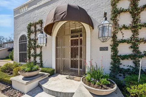 2102 Canongate Dr, Houston, TX 77056
