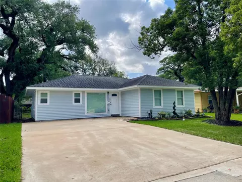 244 Caladium St, Lake Jackson, TX 77566