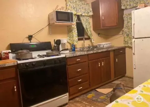 Kitchen - 204 Kangaroo, Onalaska, TX 77360 photo 2 of 2