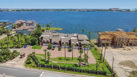 7109 Broadway St, Galveston, TX 77554