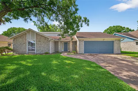 5225 Glenvalley Dr, La Porte, TX 77571