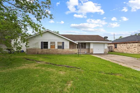 5145 Raleigh Dr, Beaumont, TX 77706