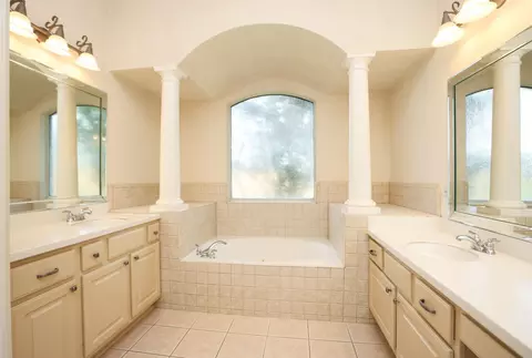 Bath - 10222 Birchline Dr, Spring, TX 77379 photo 1 of 6
