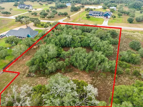 000 Shorebird Ln, Columbus, TX 78934