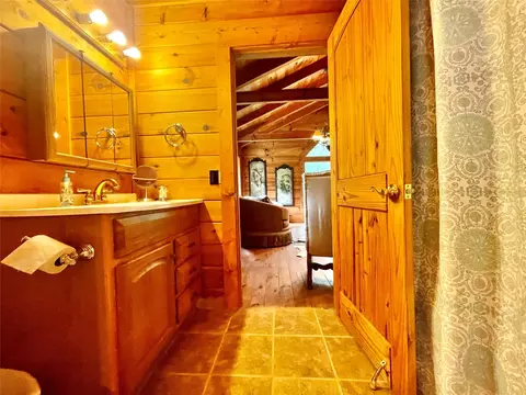 Bath - 1100 Bartram Trace Rd, Rayle, GA 30660 photo 2 of 6