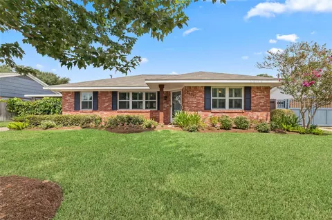 2127 Lazybrook Dr, Houston, TX 77008