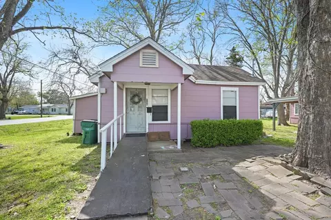 608 E 4th St, Sweeny, TX 77480 photo 1