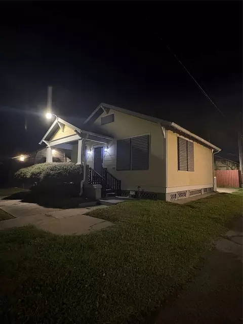 1910 48th St, Galveston, TX 77551