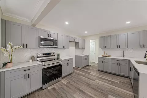 14915 Sun Harbor Dr, Houston, TX 77062