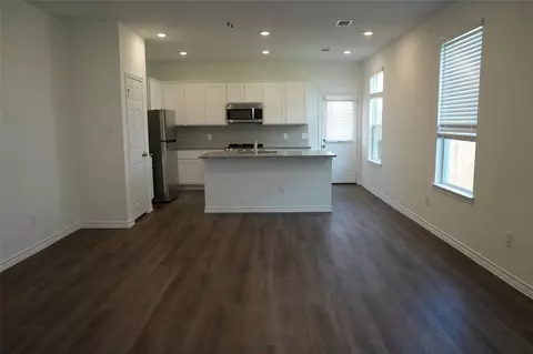 517 Oak Chase Ave, Dayton, TX 77535