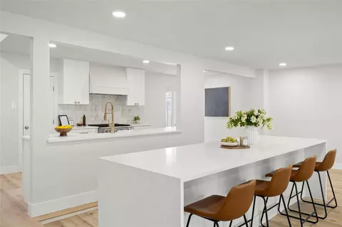 6034 Willowbend Blvd, Houston, TX 77096