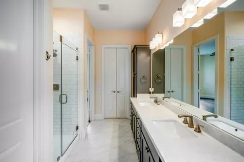Bath - 55 Red Harper Dr, Spring, TX 77389 photo 4 of 6