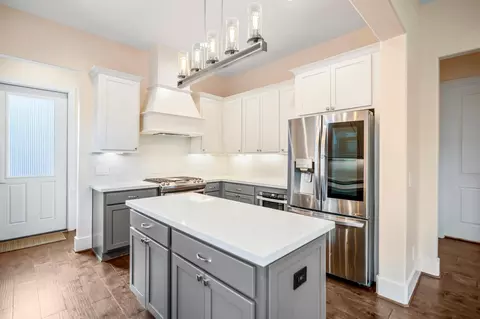 Kitchen - 55 Red Harper Dr, Spring, TX 77389 photo 2 of 2