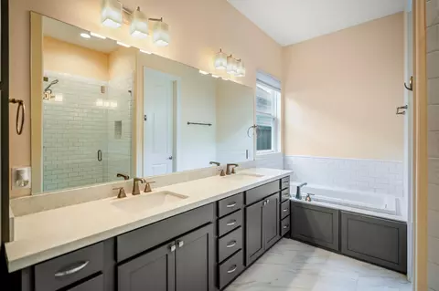 Bath - 55 Red Harper Dr, Spring, TX 77389 photo 2 of 6